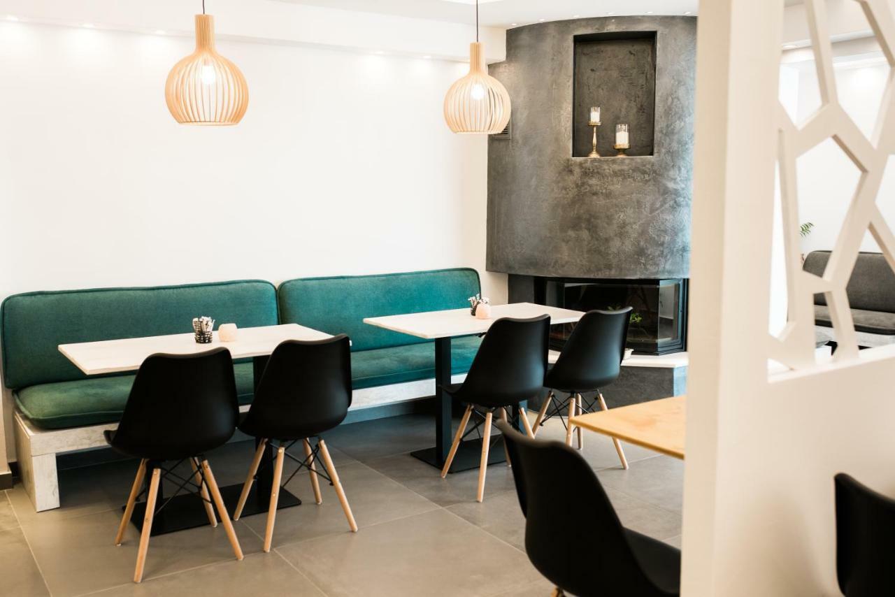 Margarita Hotel Фиростефани Екстериор снимка